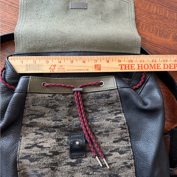 Sorel Black/Army Green Leather Drawstring Backpack Bag NEW - Picture 9 of 16